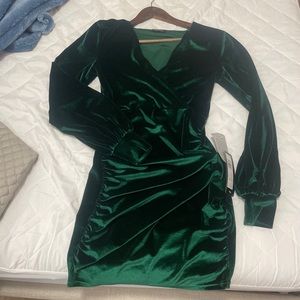 Green velvet dress. Brand new never worn tags attached!